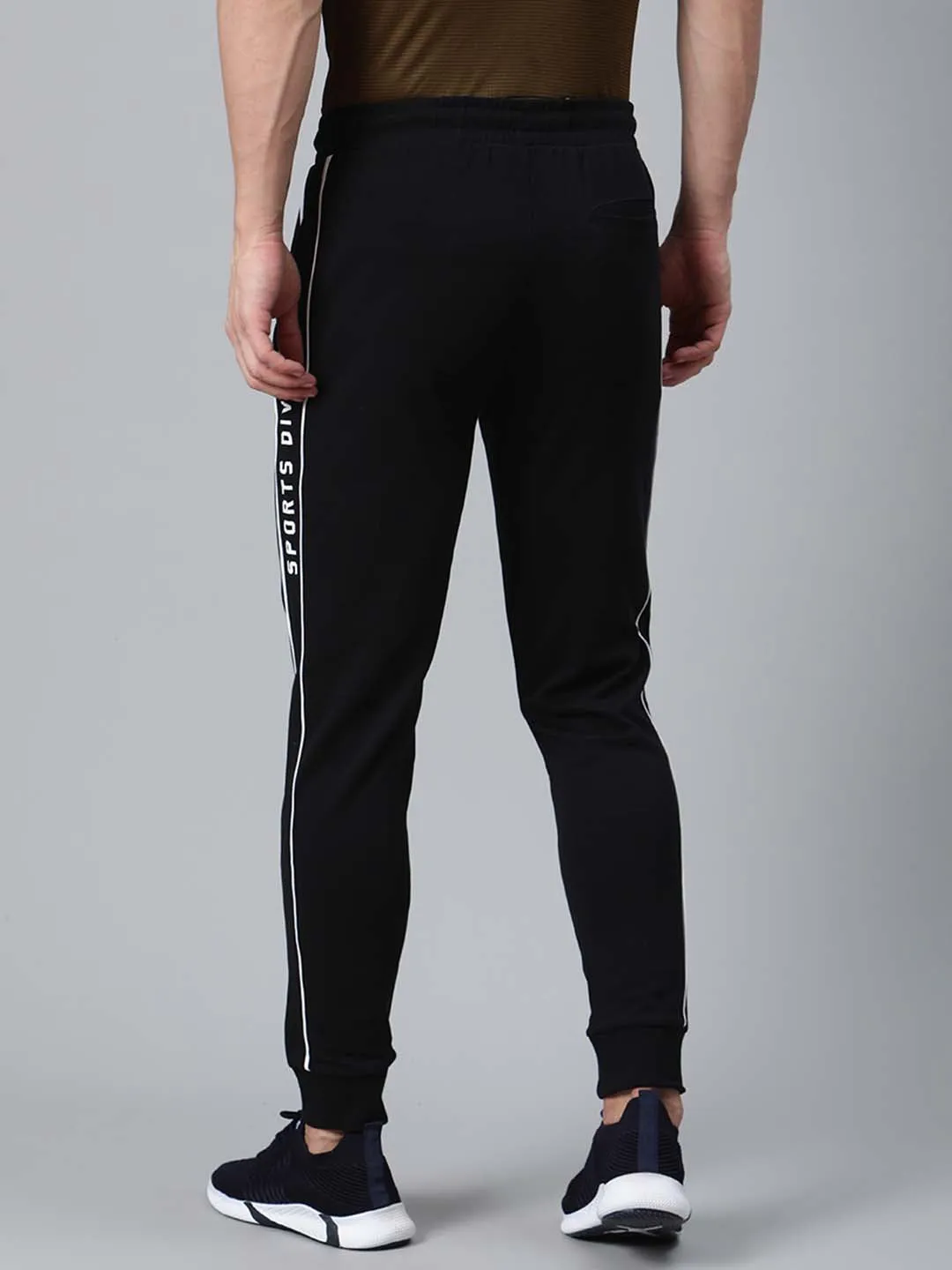 Alcis Men Black Slim Fit Solid Joggers