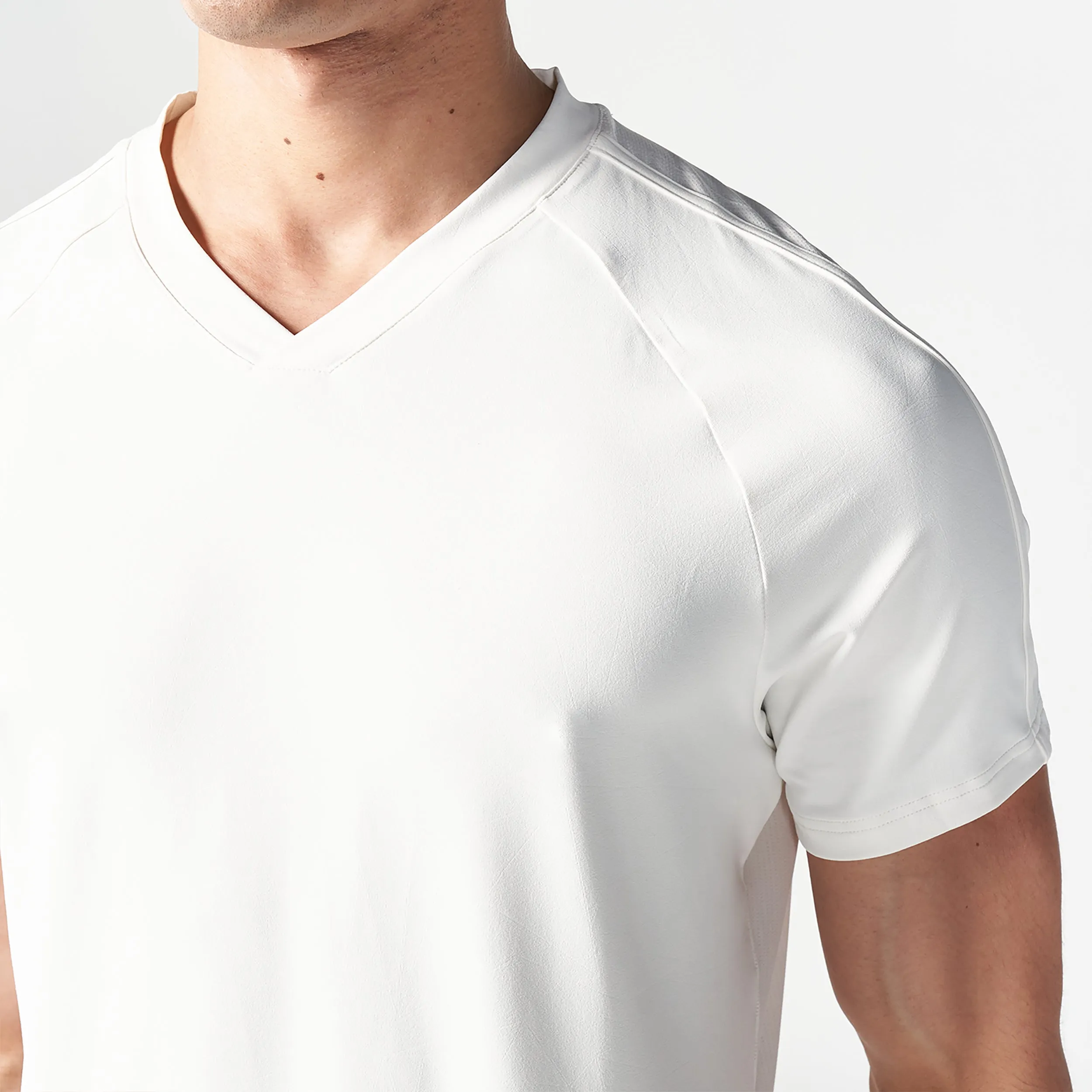 Core V-neck AeroTech Tee - Pearl White