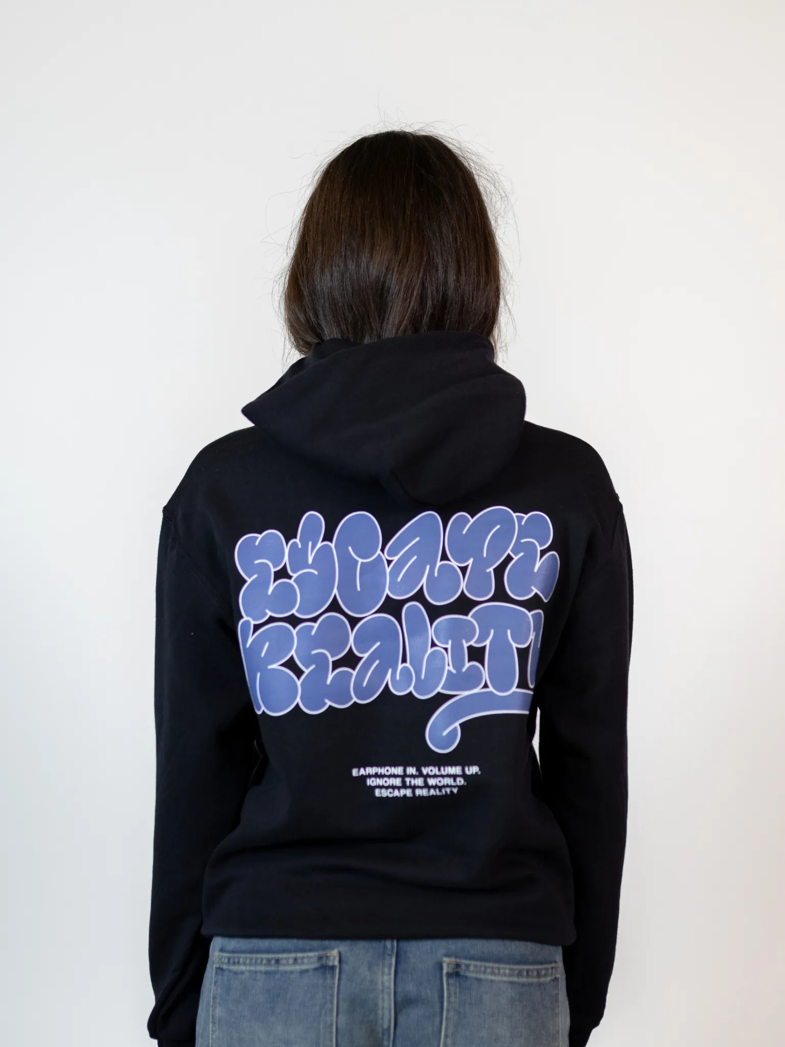 ESCAPE REALITY (rygprint) HOODIE - SORT